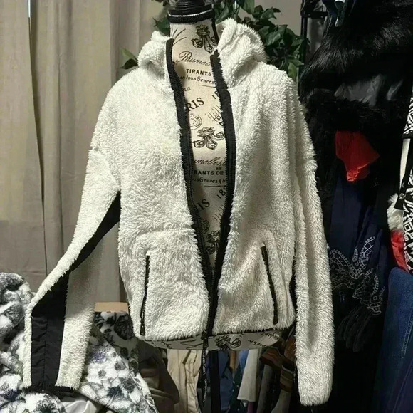 3/25 promo! Calvin Klein Performance Sherpa - Picture 3 of 12